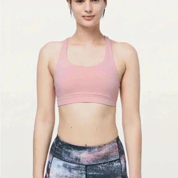 42. Lululemon Invigorate Sports Bra Size 10 Peach Color - Picture 2 of 6